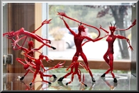 Gläserne Teufel in rot