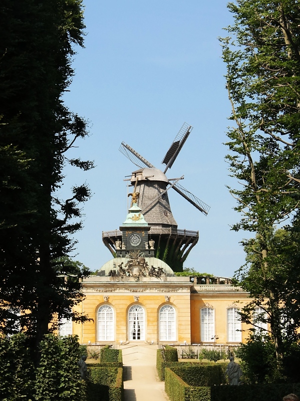 Schloss und Park Sanssouci in Potsdam