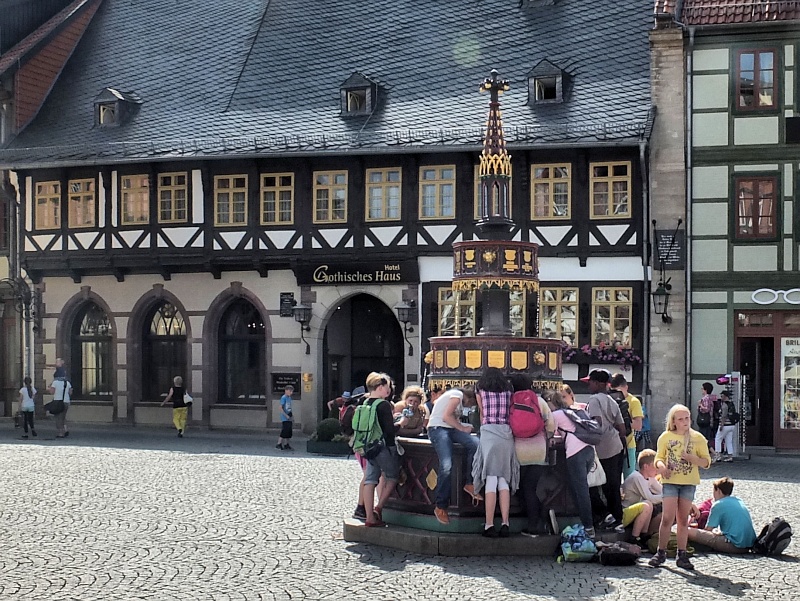 Wohltäterbrunnen auf dem Marktplatz von Wernigerode am Harz